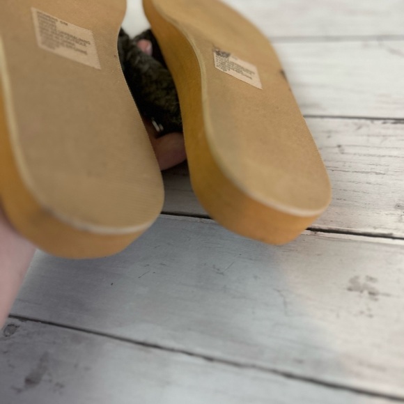 natural Reflections flip-flops Size 6 - Picture 4 of 5